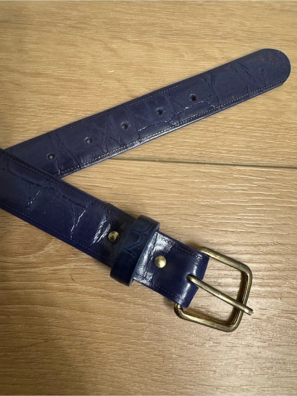 ✨💙VTG Women’s 80’s Blue Leather Croc-Embossed Gold Buckle Minimalist Belt